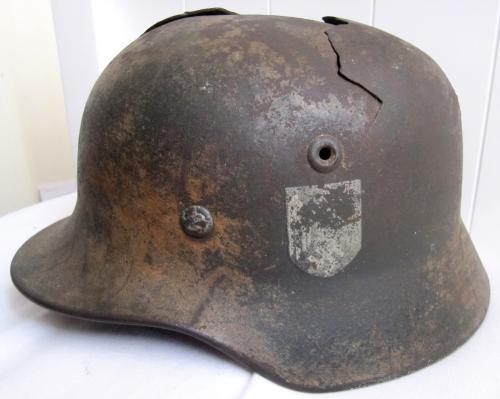 COLMAR POCKET CAMO BATTLE DAMAGED HEER HELMET