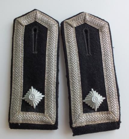 EARLY SS-OBERSCHARFUHRER SHOULDER BOARDS