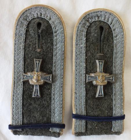 DEUTSCHMEISTER-KREUTZ NCO SHOULDER BOARDS