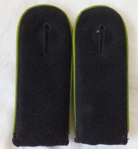 WSS GREEN PIPED EM SHOULDER BOARDS