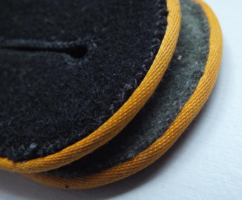 WSS GOLDEN YELLOW PIPED (AUFKLARUNGS)  EM SHOULDER BOARDS