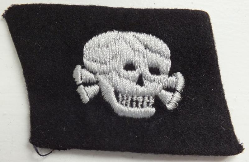 WSS TOTENKOPF UNISSUED COLLAR TAB