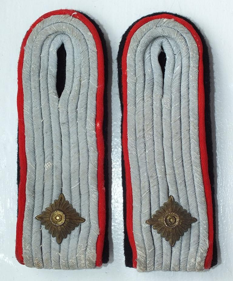 WSS SS-OBERSTURMFUHRER ARTILLERY SHOULDER BOARDS