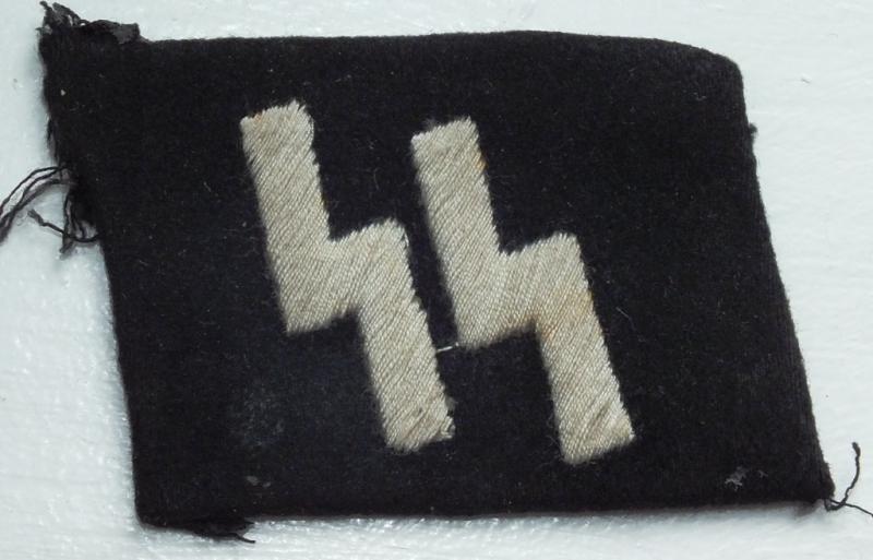 WSS RUNIC COLLAR TAB SO CALLED THIN RUNE TYPE