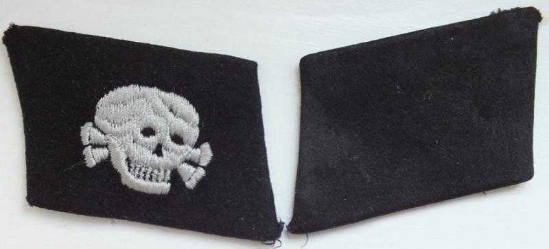 SS-TOTENKOPF COLLAR TAB SET