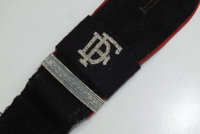 SS-RGT. DER FUHRER ARTILERY SHOULDER BOARD