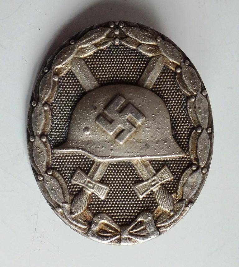 SILVER WOUND BADGE