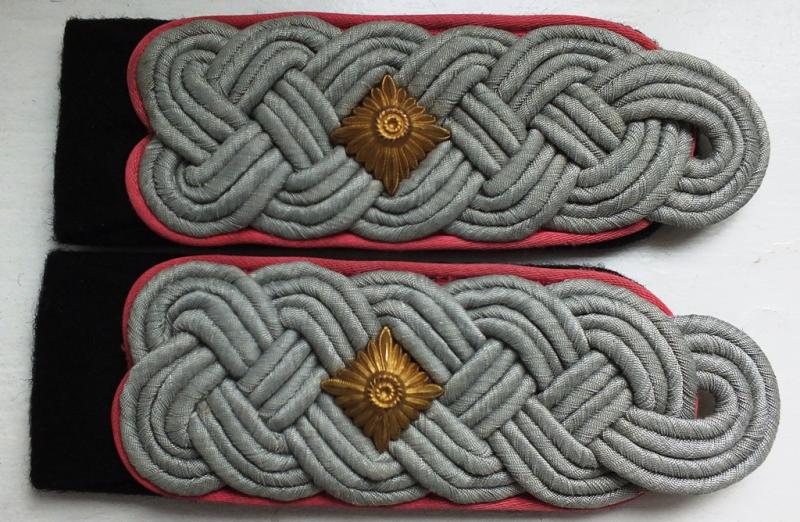 WSS-OBERSTURMBANFUHRER  PANZER SHOULDER BOARDS MINT