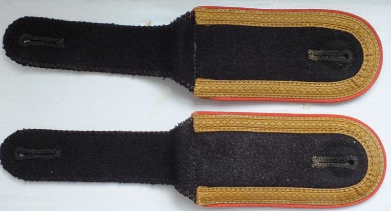 WSS UNTERSCHARFUHRER ARTILERY PANZER TROPICAL SHOULDER BOARDS