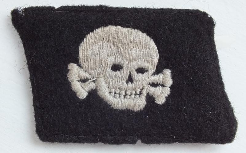 WSS TOTENKOPF EM COLLAR TAB