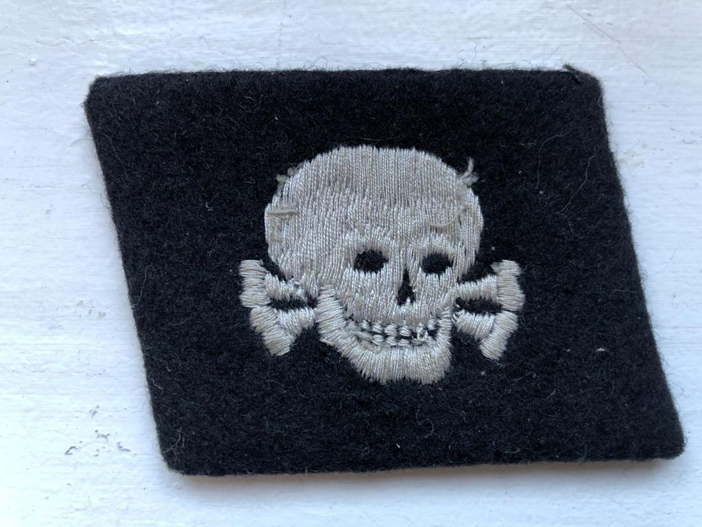 SS TOTENKOPF COLLAR TAB