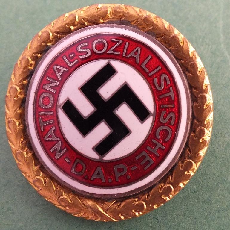 LARGE GOLD PARTY BADGE VITUALLY MINT NAMED TO GAU BADGE HOLDER