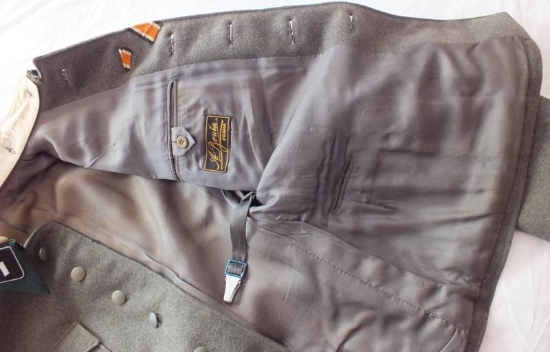 SS DAS REICH OFFICER TUNIC & DOCUMENT SET
