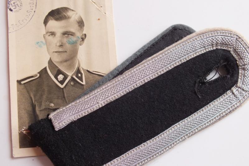 WSS TOTENKOPF SHOULDER BOARD WITH PHOTO