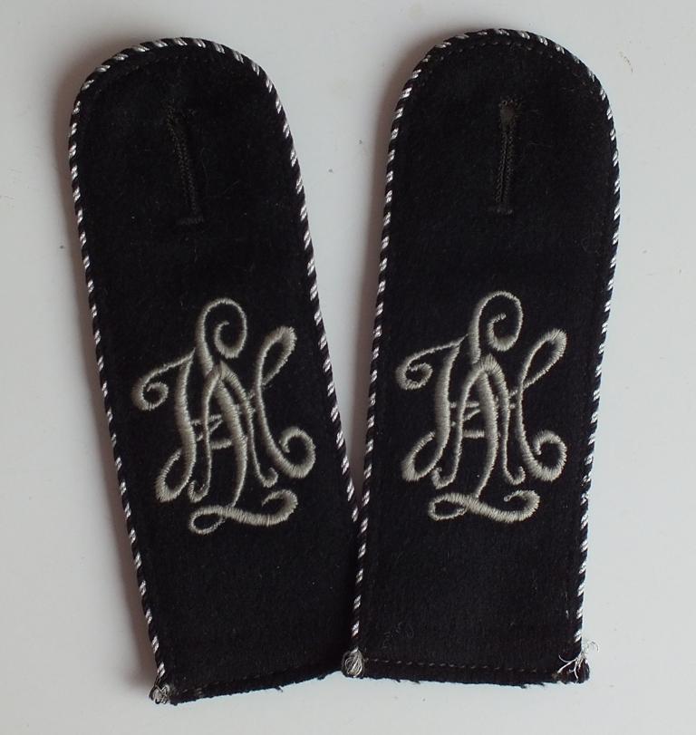 LAH EARLY 1937 FLOWING CYPHER SHOULDER BOARDS